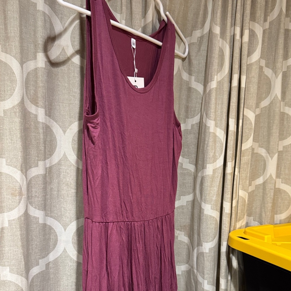 Chic Sleeveless Maxi Dress in Plum